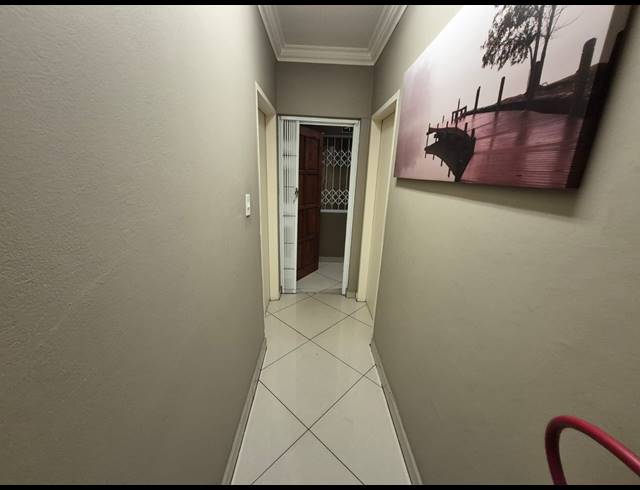 220M² OFFICE TO LET IN ALBERTON NORTH